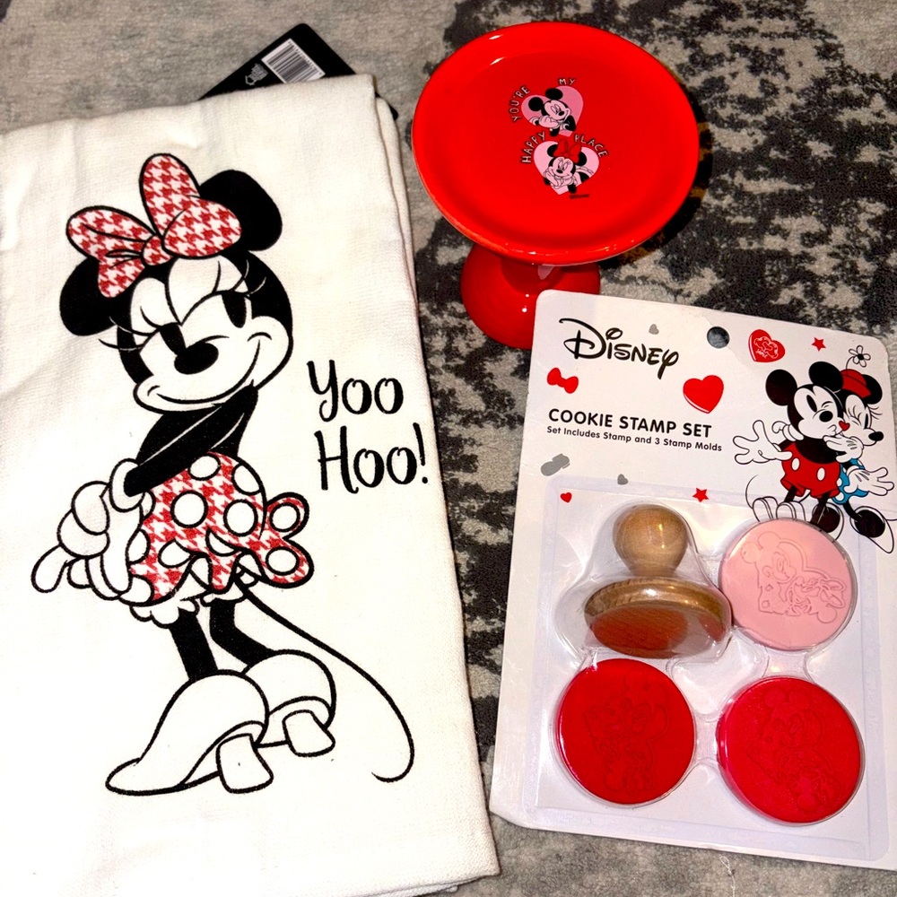 Disney Minnie Mouse Kitchen Set - Red and White